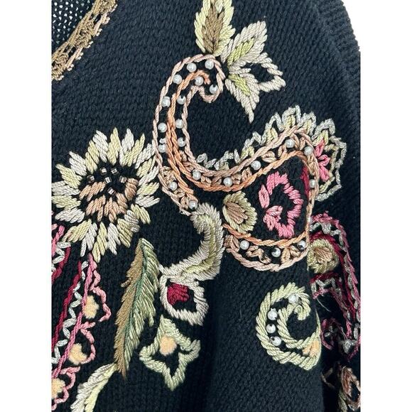 Heirloom Collectibles Floral Embroidered Pearl Black Button Up Women Size M - Picture 14 of 16